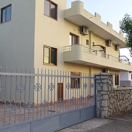 Vila Gesti בית הארחה *